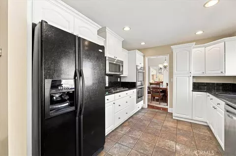 Kitchen - 4566 Dunhill Ct, Oceanside, CA 92056 photo 4 of 5