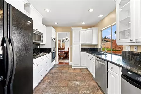 Kitchen - 4566 Dunhill Ct, Oceanside, CA 92056 photo 3 of 5