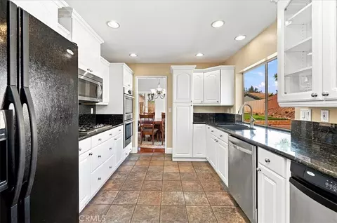 Kitchen - 4566 Dunhill Ct, Oceanside, CA 92056 photo 3 of 5