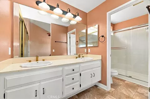 Bath - 4566 Dunhill Ct, Oceanside, CA 92056 photo 4 of 4