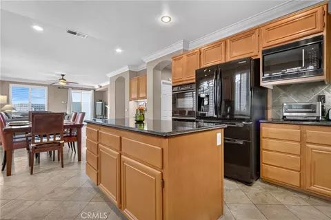 Kitchen - 33019 Anasazi St, Temecula, CA 92592 photo 2 of 3