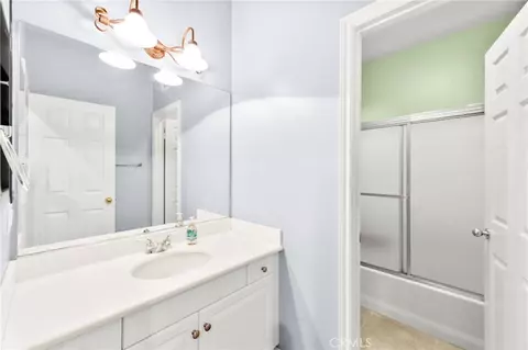 Bath - 39894 Camden Ct, Temecula, CA 92591 photo 3 of 7