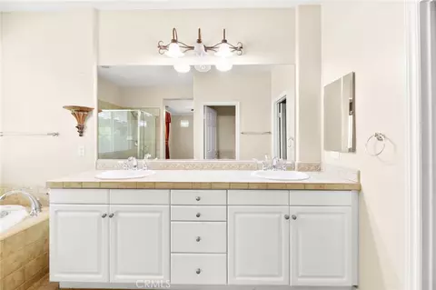 Bath - 39894 Camden Ct, Temecula, CA 92591 photo 6 of 7