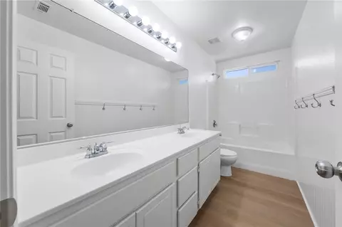 Bath - 46371 Sharon St, Temecula, CA 92592 photo 3 of 3