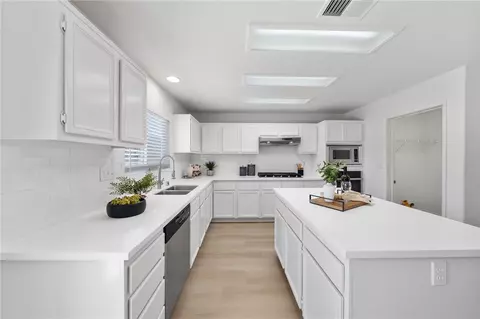 Kitchen - 46371 Sharon St, Temecula, CA 92592 photo 2 of 4