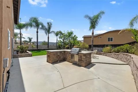 Exterior - 46371 Sharon St, Temecula, CA 92592 photo 4 of 8