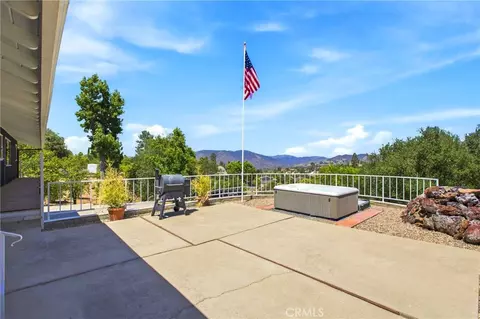 Exterior - 1019 Riverview Dr, Fallbrook, CA 92028 photo 5 of 6