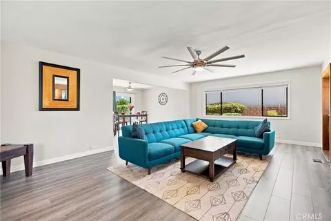 Living - 1019 Riverview Dr, Fallbrook, CA 92028 photo 3 of 4