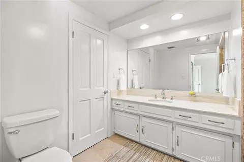 Bath - 1019 Riverview Dr, Fallbrook, CA 92028 photo 3 of 5