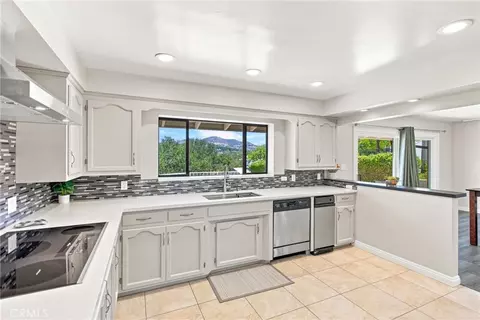 Kitchen - 1019 Riverview Dr, Fallbrook, CA 92028 photo 3 of 3