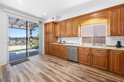 Kitchen - 41953 Vardon Dr, Temecula, CA 92591 photo 3 of 6