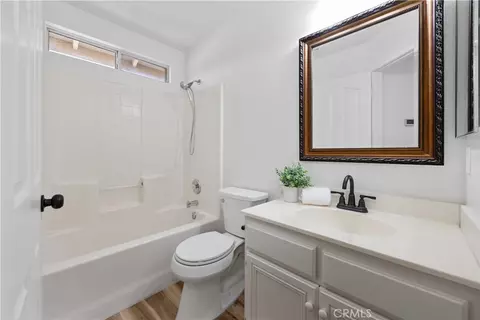 Bath - 41953 Vardon Dr, Temecula, CA 92591 photo 2 of 4