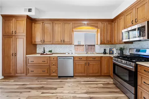 Kitchen - 41953 Vardon Dr, Temecula, CA 92591 photo 2 of 6