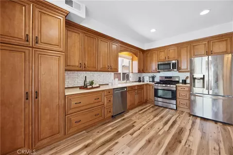 Kitchen - 41953 Vardon Dr, Temecula, CA 92591 photo 4 of 6