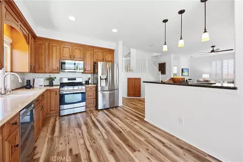 Kitchen - 41953 Vardon Dr, Temecula, CA 92591 photo 5 of 6