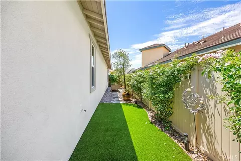 Exterior - 32012 Hyacinth Way, Temecula, CA 92591 photo 5 of 9