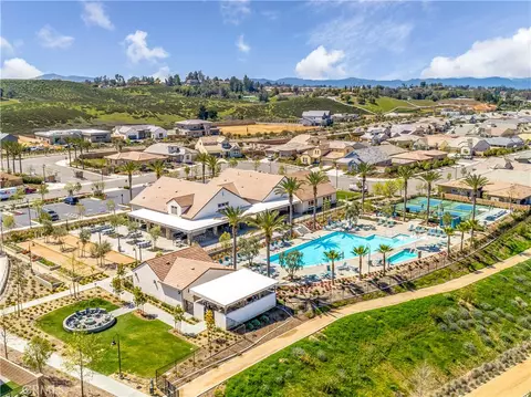 View/Area - 32012 Hyacinth Way, Temecula, CA 92591 photo 6 of 11