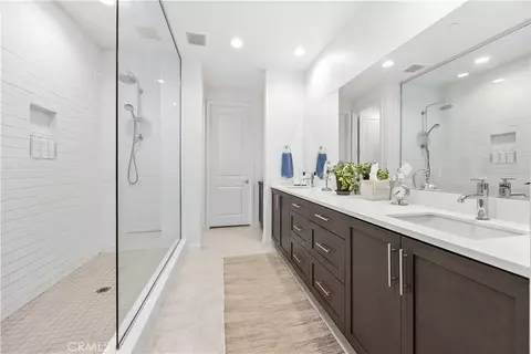Bath - 32012 Hyacinth Way, Temecula, CA 92591 photo 3 of 4