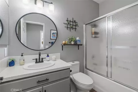 Bath - 28166 Glenside Ct, Menifee, CA 92584 photo 1 of 2