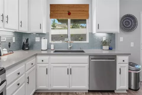 Kitchen - 28166 Glenside Ct, Menifee, CA 92584 photo 3 of 6