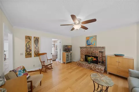 Living - 720 Carnation Ln, Fallbrook, CA 92028 photo 2 of 2