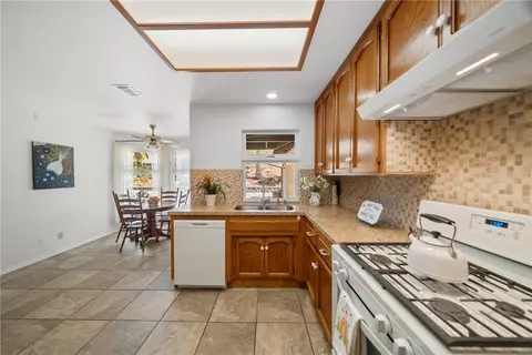 Kitchen - 720 Carnation Ln, Fallbrook, CA 92028 photo 2 of 2