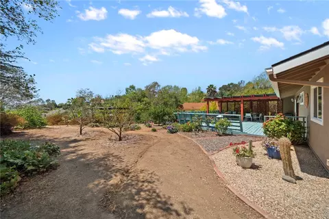 Exterior - 720 Carnation Ln, Fallbrook, CA 92028 photo 10 of 24