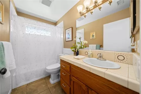 Bath - 720 Carnation Ln, Fallbrook, CA 92028 photo 1 of 3