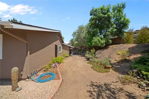 Exterior - 720 Carnation Ln, Fallbrook, CA 92028 photo 12 of 24