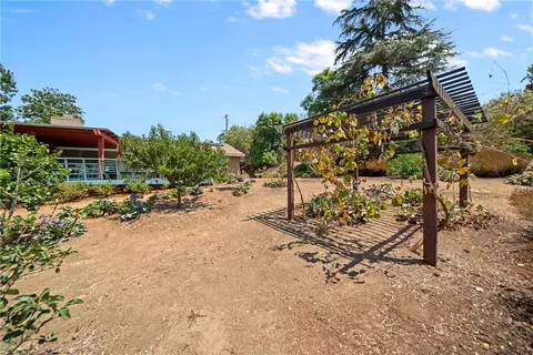 Exterior - 720 Carnation Ln, Fallbrook, CA 92028 photo 22 of 24
