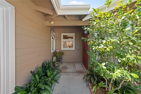 Exterior - 720 Carnation Ln, Fallbrook, CA 92028 photo 4 of 24