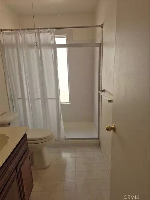 Bath - 1925 Silver Oak Way, Hemet, CA 92545 photo 1 of 3