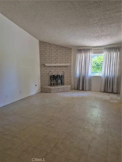 Living - 1925 Silver Oak Way, Hemet, CA 92545 photo 1 of 1