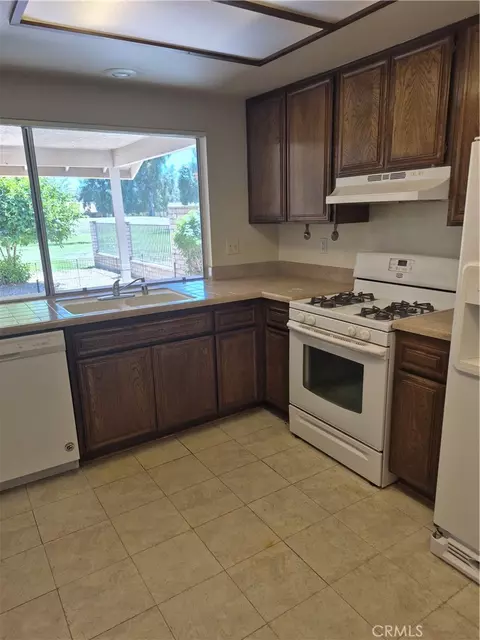 Kitchen - 1925 Silver Oak Way, Hemet, CA 92545 photo 1 of 2