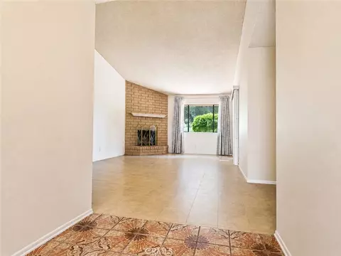 Living - 1925 Silver Oak Way, Hemet, CA 92545 photo 1 of 2