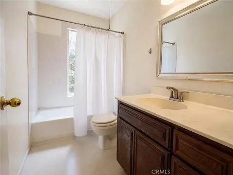 Bath - 1925 Silver Oak Way, Hemet, CA 92545 photo 2 of 2
