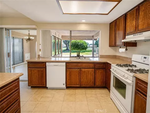 Kitchen - 1925 Silver Oak Way, Hemet, CA 92545 photo 3 of 3
