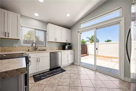 Kitchen - 33002 Romero Dr, Temecula, CA 92592 photo 2 of 3