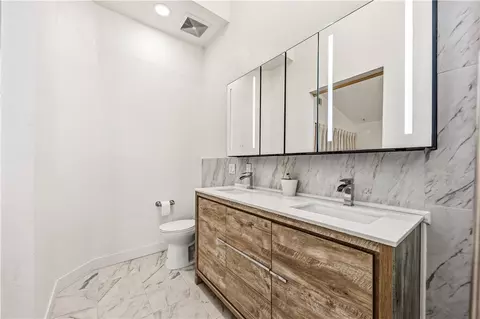 Bath - 33002 Romero Dr, Temecula, CA 92592 photo 2 of 2