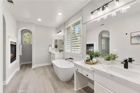 Bath - 32136 Camino Rabago, Temecula, CA 92592 photo 2 of 5