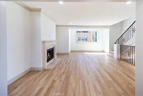 Living - 10121 W Amber Ct, Tujunga, CA 91042 photo 1 of 4