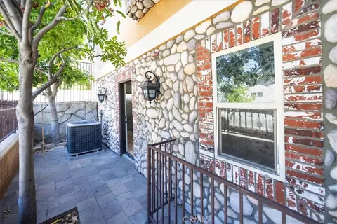 Exterior - 10121 W Amber Ct, Tujunga, CA 91042 photo 3 of 4