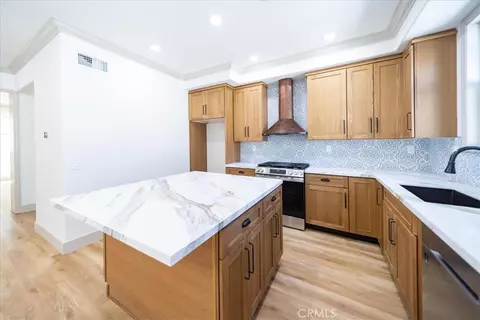 Kitchen - 10121 W Amber Ct, Tujunga, CA 91042 photo 4 of 7