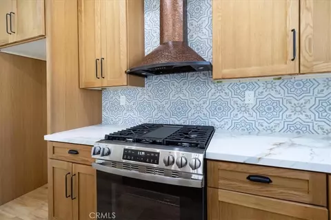 Kitchen - 10121 W Amber Ct, Tujunga, CA 91042 photo 5 of 7