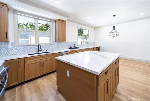 Kitchen - 10121 W Amber Ct, Tujunga, CA 91042 photo 6 of 7