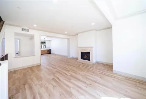 Living - 10121 W Amber Ct, Tujunga, CA 91042 photo 3 of 4