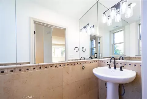 Bath - 10121 W Amber Ct, Tujunga, CA 91042 photo 3 of 9