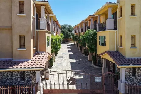 Exterior - 10121 W Amber Ct, Tujunga, CA 91042 photo 1 of 4