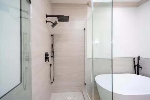Bath - 10121 W Amber Ct, Tujunga, CA 91042 photo 8 of 9