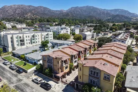 View/Area - 10121 W Amber Ct, Tujunga, CA 91042 photo 1 of 2
